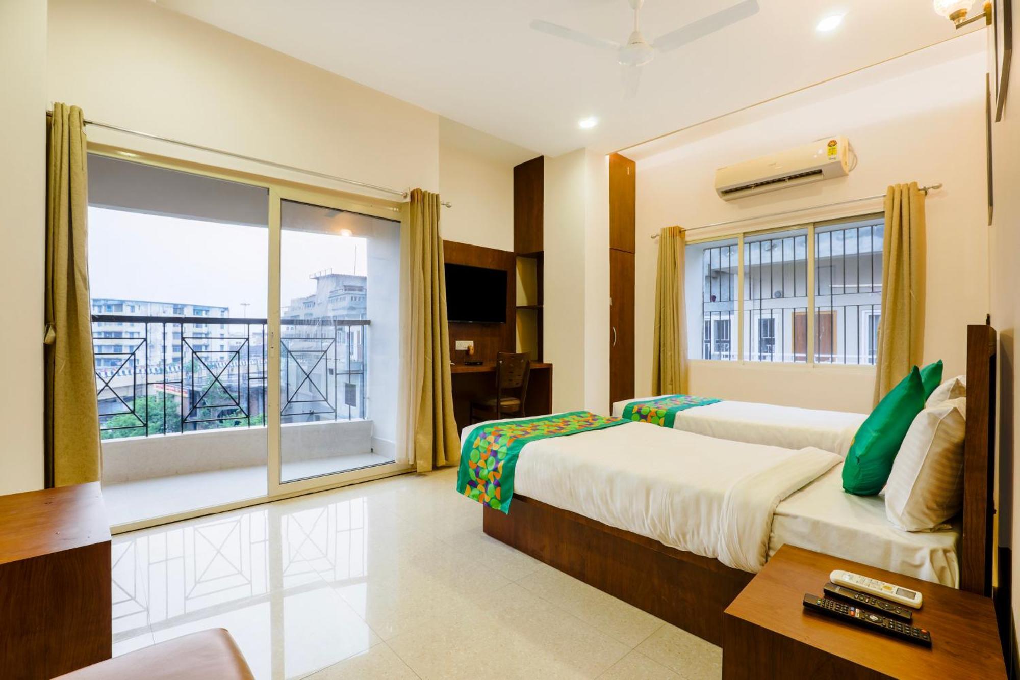 Treebo Urban Oasis Inn Guwahati Esterno foto